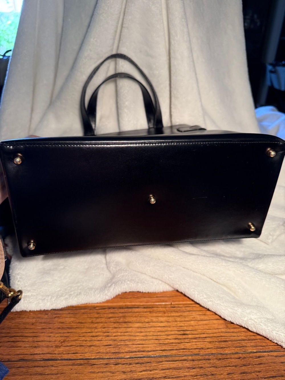 Genuine Gucci Black Leather Tote with Gold Hardware - Picture 7 of 12